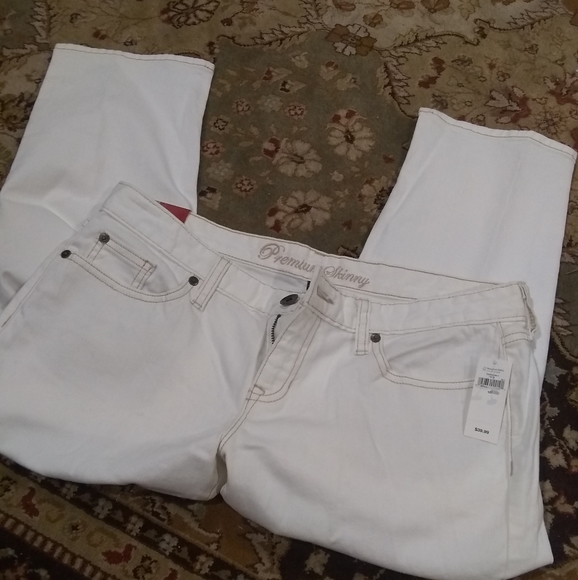 BUNDLE OF WOMANS JEANS/CAPRIS - Picture 3 of 7